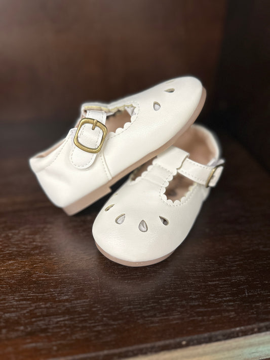 VINTAGE WHITE APPLESEED LEATHER SHOES
