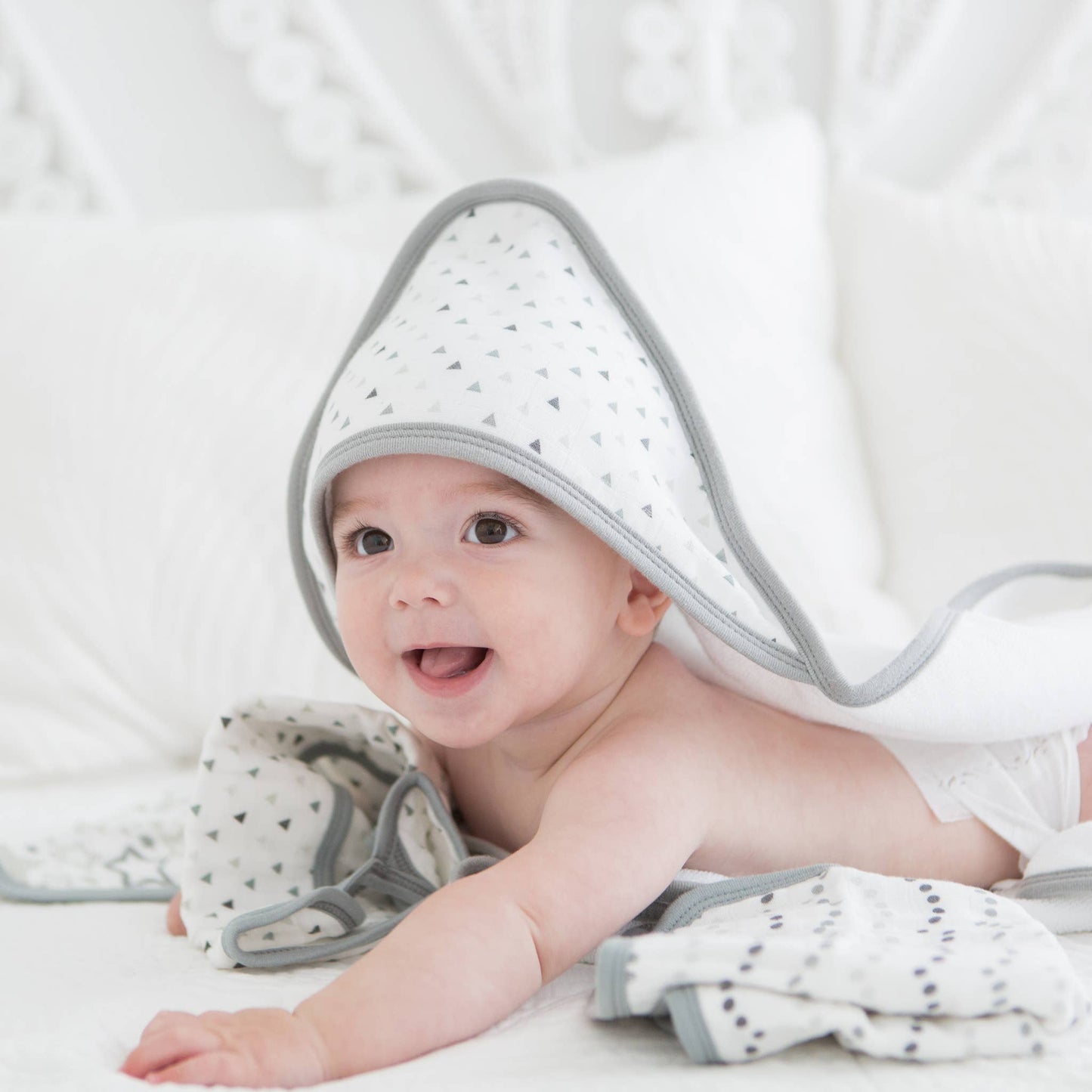 MUSLIN + TERRY HOODED TOWEL - GRAY