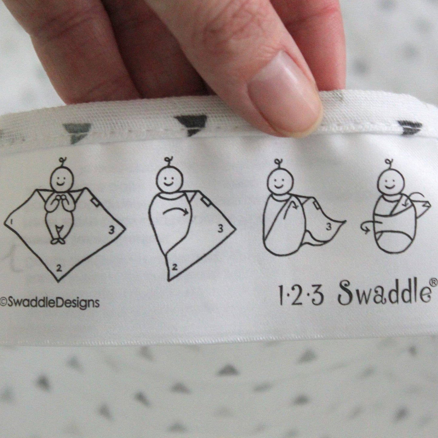 MUSLIN SWADDLE BLANKETS - FLORAL/GOLD