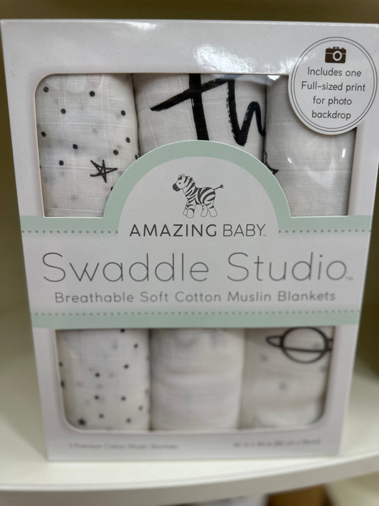 MUSLIN SWADDLE BLANKETS - MOON & STARS